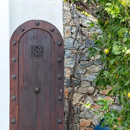 Delfi With Private Pool Nyaraló